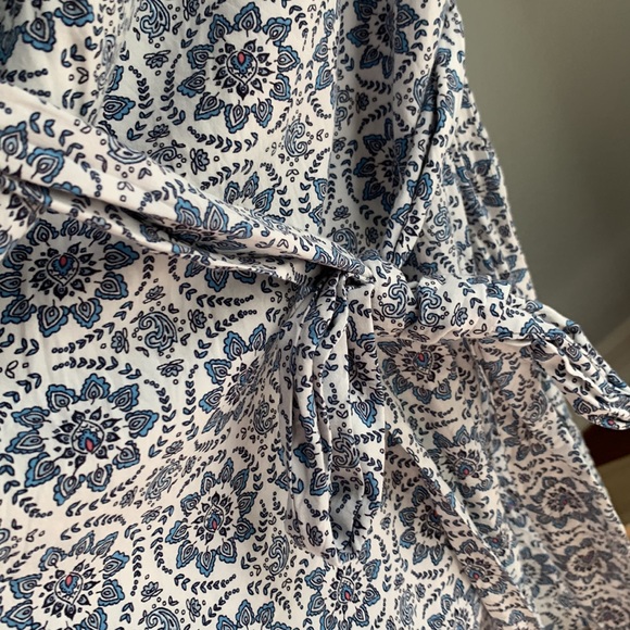 Loft White, blue, pink, navy Paisley design rayon dress size medium - Picture 4 of 6